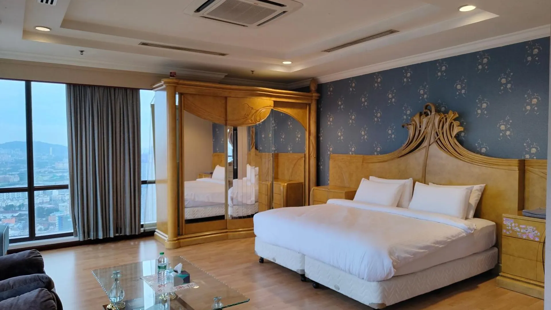 Penthouse Duplex With Klcc Views At Berjaya Times Square contacts
